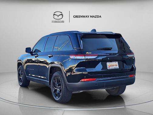 Diamond Black Crystal Pearlcoat 2025 Jeep Grand Cherokee Altitude