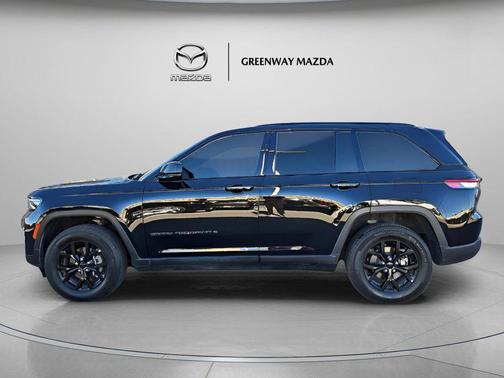 Diamond Black Crystal Pearlcoat 2025 Jeep Grand Cherokee Altitude