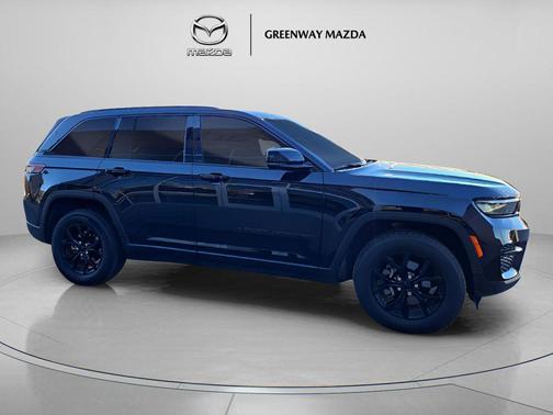 Diamond Black Crystal Pearlcoat 2025 Jeep Grand Cherokee Altitude