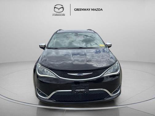 Dark Cordovan Pearlcoat 2019 Chrysler Pacifica Limited