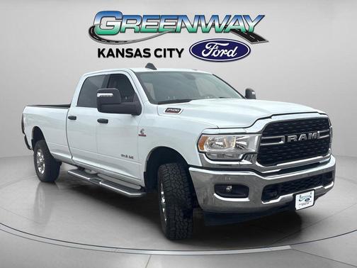 Bright White Clearcoat 2024 RAM 2500 Big Horn Crew Cab 4x4 8' Box