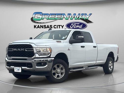 Bright White Clearcoat 2024 RAM 2500 Big Horn Crew Cab 4x4 8' Box