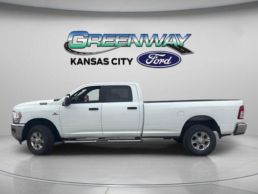 Bright White Clearcoat 2024 RAM 2500 Big Horn Crew Cab 4x4 8' Box