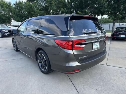 Pewter Metallic 2023 Honda Odyssey Elite