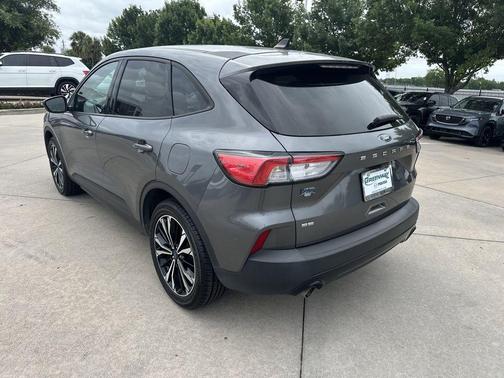 Carbonized Gray Metallic 2021 Ford Escape SE