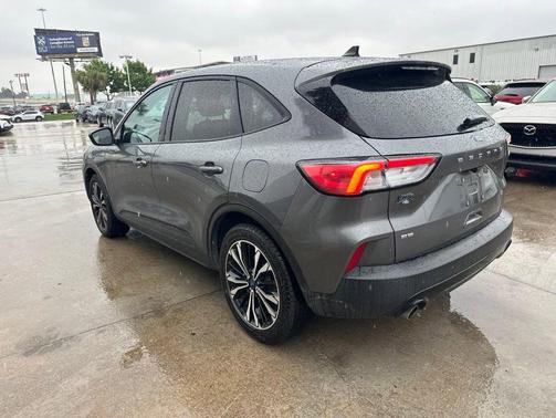 Carbonized Gray Metallic 2021 Ford Escape SE