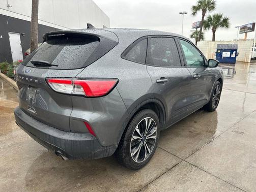 Carbonized Gray Metallic 2021 Ford Escape SE