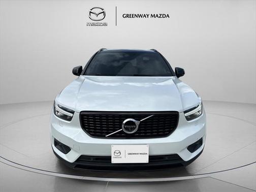 2022 Volvo XC40 T4 R-Design