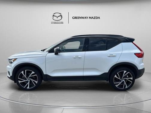 2022 Volvo XC40 T4 R-Design