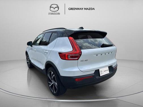 2022 Volvo XC40 T4 R-Design