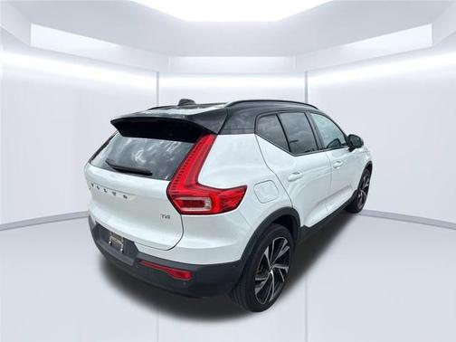 2022 Volvo XC40 T4 R-Design