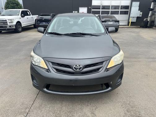 Classic Silver Metallic 2011 Toyota Corolla LE