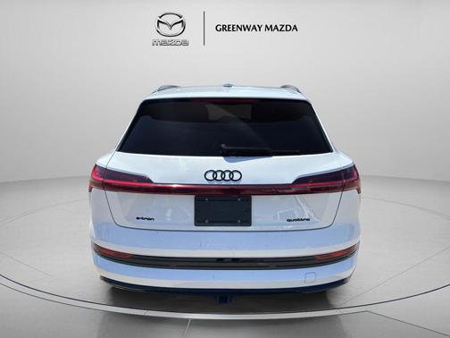 Glacier White Metallic 2022 Audi e-tron Premium