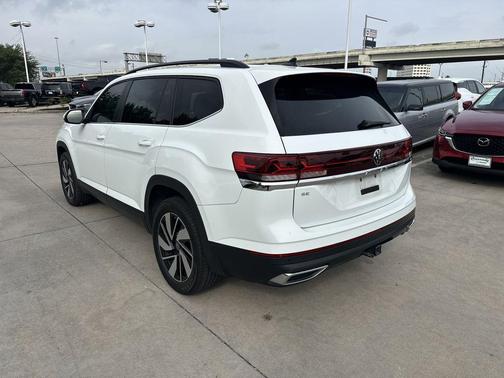 Pure White 2024 Volkswagen Atlas 2.0T SE w/Technology