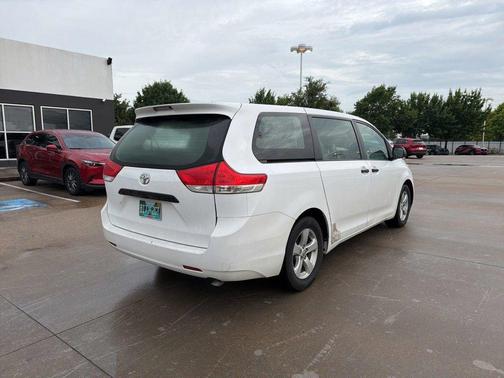 Super White 2013 Toyota Sienna L