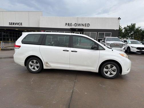 Super White 2013 Toyota Sienna L
