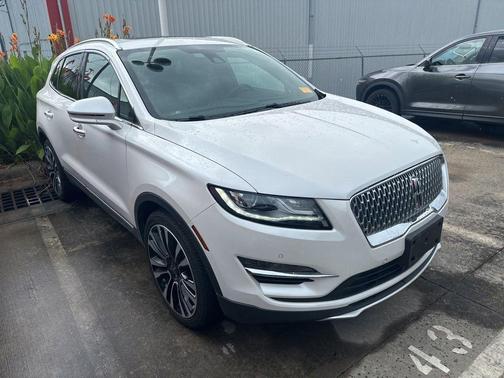 White Platinum Metallic Tri-Coat 2019 Lincoln MKC Reserve