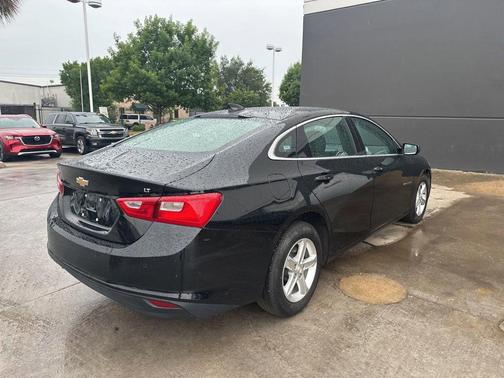 Mosaic Black Metallic 2024 Chevrolet Malibu FWD 1LT