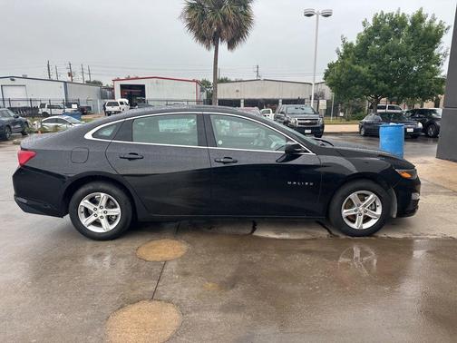 Mosaic Black Metallic 2024 Chevrolet Malibu FWD 1LT