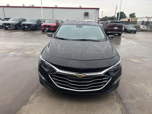 Mosaic Black Metallic 2024 Chevrolet Malibu FWD 1LT
