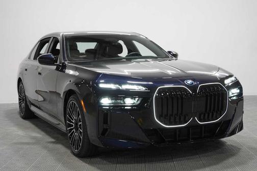 Carbon Black Metallic 2025 BMW 750e xDrive
