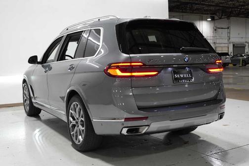 2025 BMW X7 xDrive40i