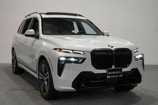 Mineral White Metallic 2025 BMW X7 xDrive40i