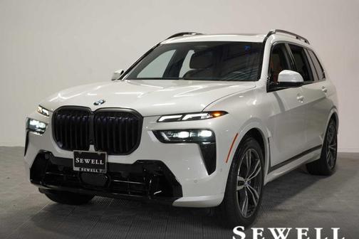 Mineral White Metallic 2025 BMW X7 xDrive40i
