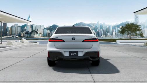 2025 BMW 750e xDrive