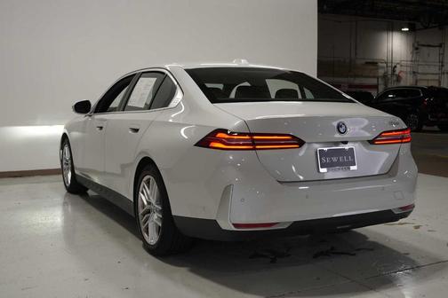 2025 BMW 530 i
