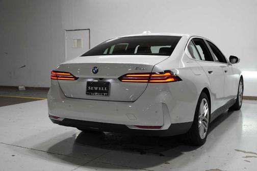 2025 BMW 530 i