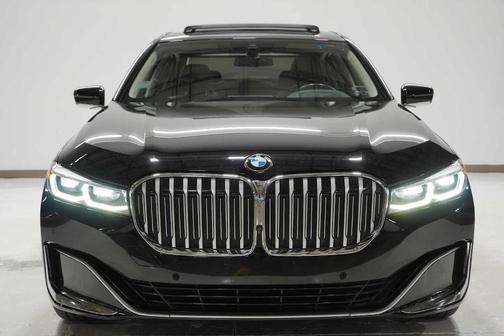 2022 BMW 740 i