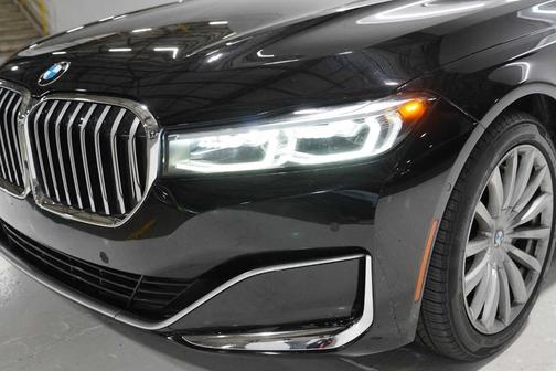 2022 BMW 740 i
