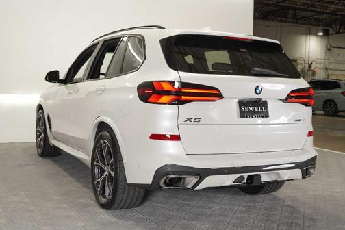 Mineral White Metallic 2024 BMW X5 sDrive40i
