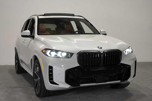 Mineral White Metallic 2024 BMW X5 sDrive40i