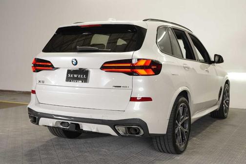 Mineral White Metallic 2024 BMW X5 sDrive40i