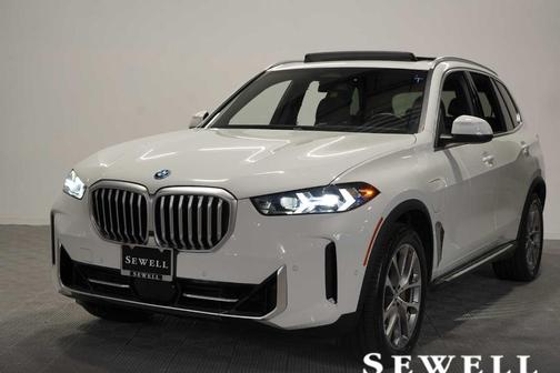 Alpine White 2025 BMW X5 PHEV xDrive50e