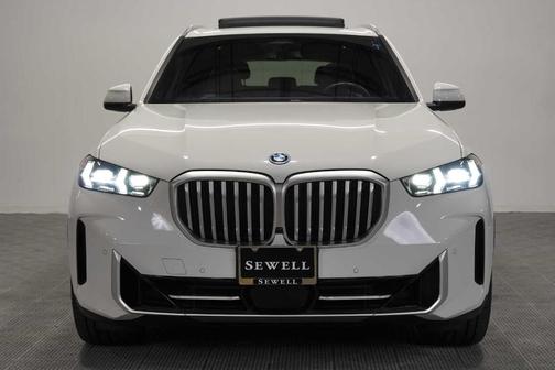 Alpine White 2025 BMW X5 PHEV xDrive50e