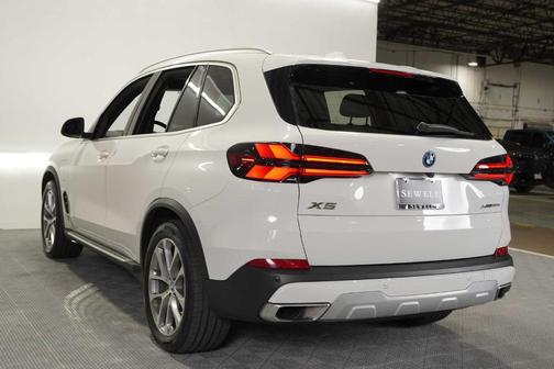 Alpine White 2025 BMW X5 PHEV xDrive50e