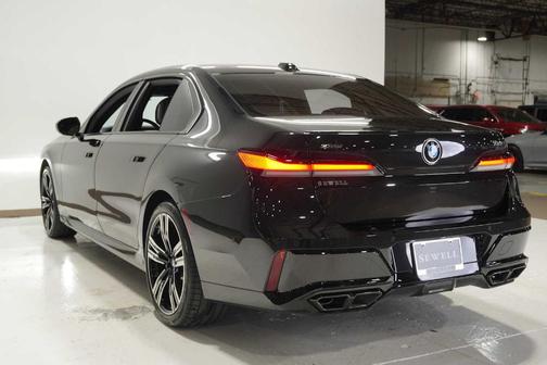 2024 BMW 760 760i xDrive
