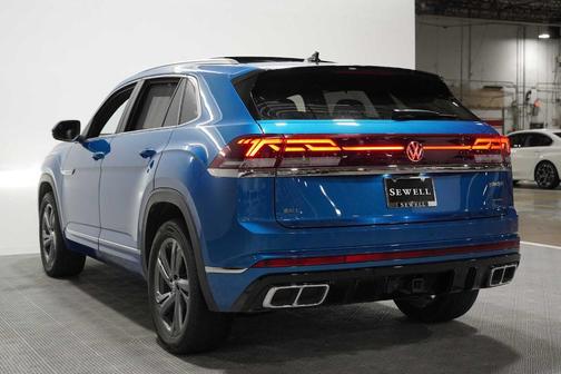 Kingfisher Blue 2024 Volkswagen Atlas Cross Sport 2.0T SEL R-Line
