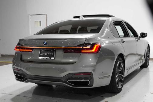2021 BMW 750 i xDrive