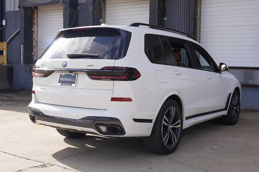 2025 BMW X7 xDrive40i
