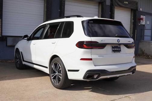 2025 BMW X7 xDrive40i