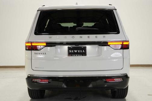 2023 Jeep Wagoneer Base