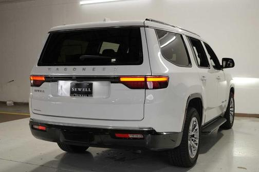 2023 Jeep Wagoneer Base