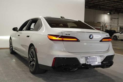 2023 BMW 760 760i xDrive