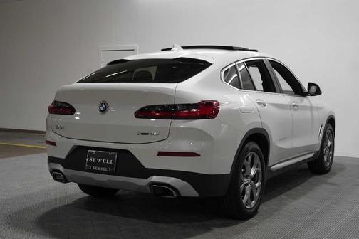 Mineral White Metallic 2025 BMW X4 xDrive30i