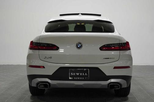 Mineral White Metallic 2025 BMW X4 xDrive30i