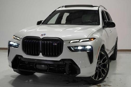 2023 BMW X7 M60i